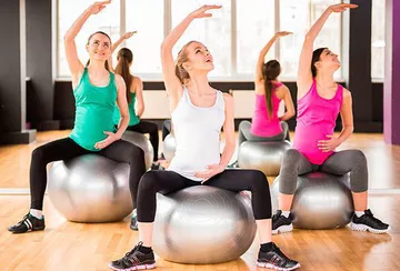 Фитнес для беременных: простые упражнения для дома и зала